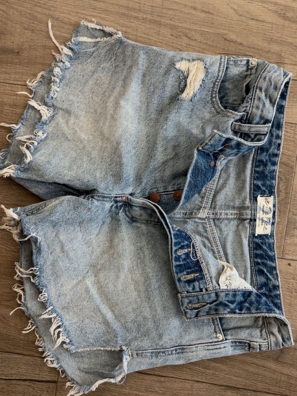 We The Free Light Blue Denim Mom Shorts : size 27 : NWOT